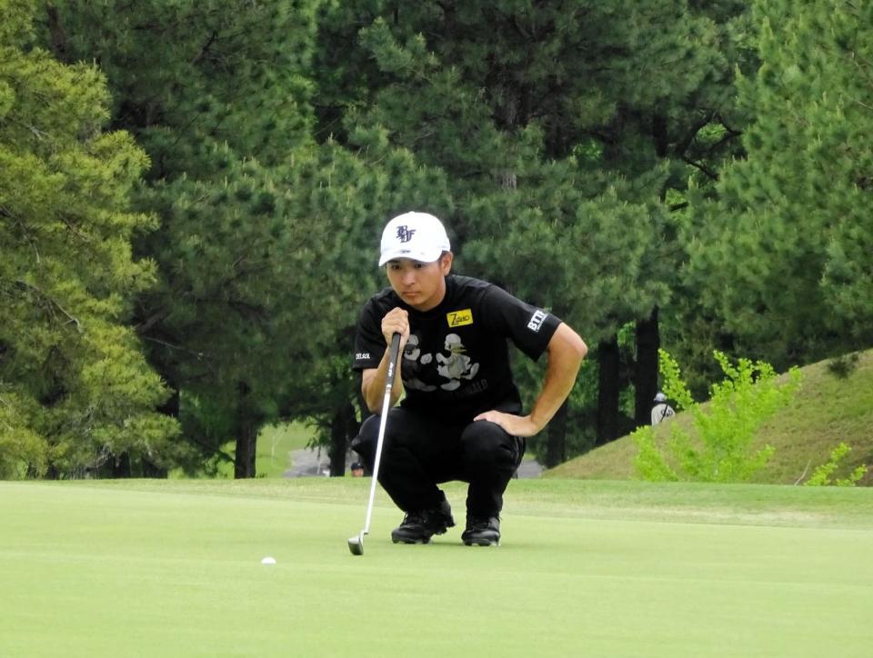 　通算７アンダーと躍進の元テレビマン・鈴木海斗