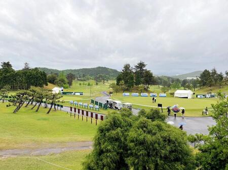 男子ゴルフ　関西オープン競技中断　降雨によるコースコンディション不良
