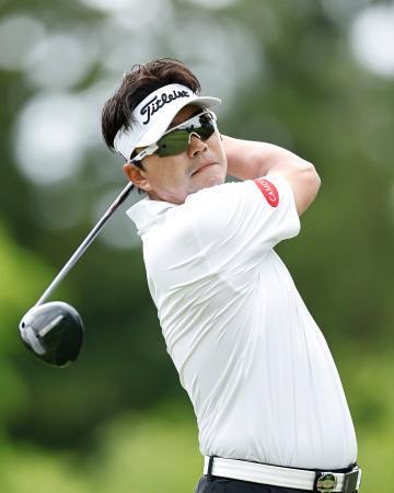 　第３日、通算１２アンダーで首位のＨ・Ｗ・リュー＝日野ＧＣ