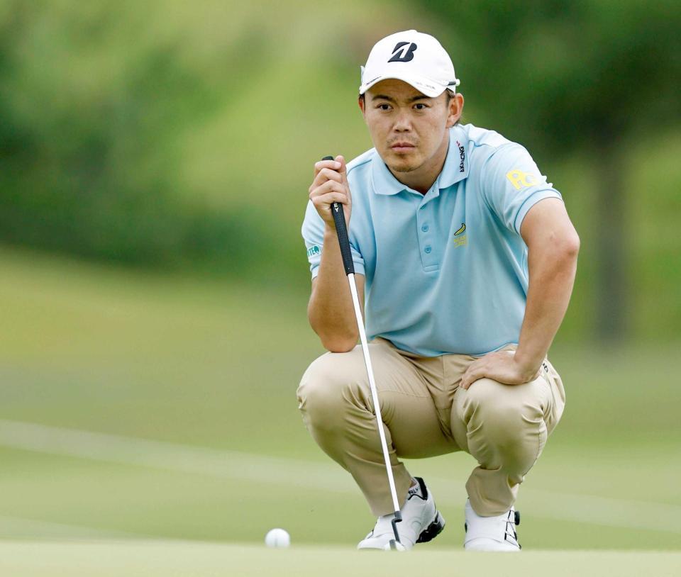 　通算１２アンダーで単独首位に立った木下稜介