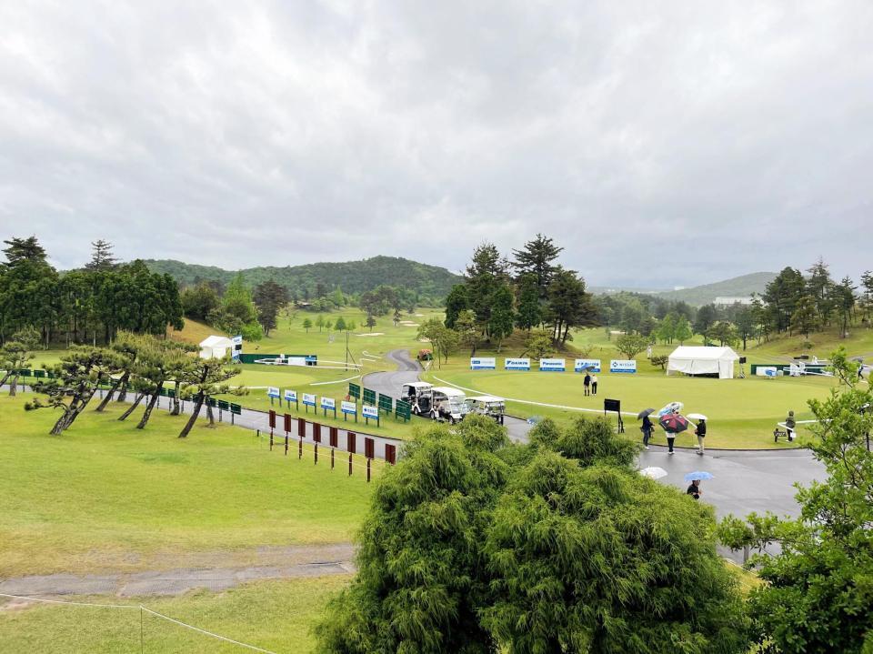 　コースコンディション不良で中断中の関西オープン会場・日野ＧＣ