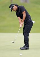 　第３日、通算１０アンダーで６位の小平智