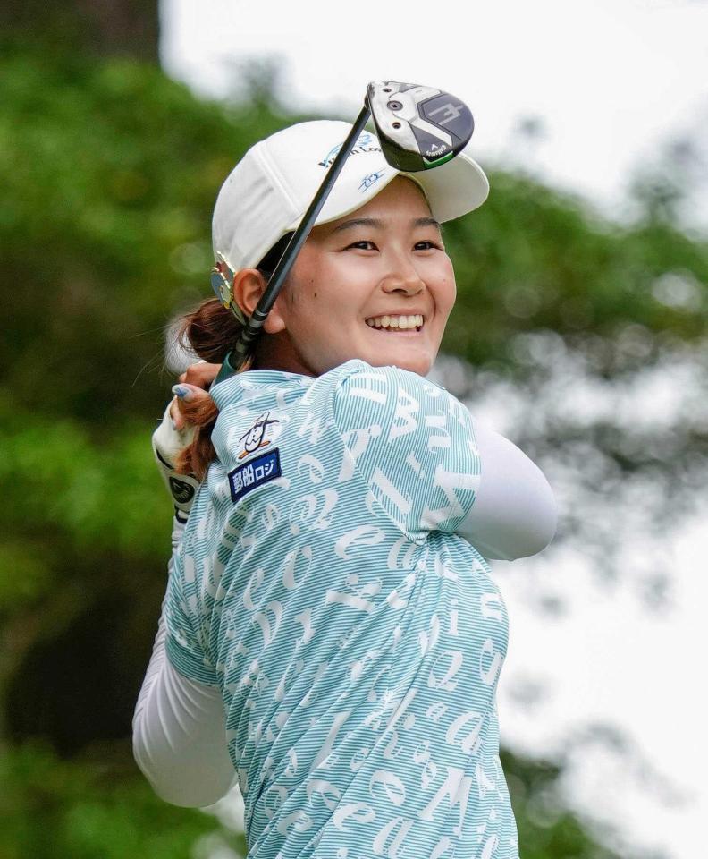 　第２日、通算９アンダーで首位の神谷そら