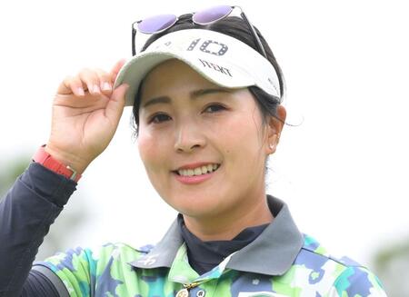 【写真】人気女子ゴルファー　夕日に映える高級ＳＵＶとの共演が「綺麗＆かっこいい♥」