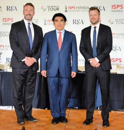 　ゴルフトーナメント開催・記者発表会に出席した（左から）のＲ＆Ａのニール氏、ＩＳＰＳ半田会長、Ｒ＆Ａのヘンリー氏