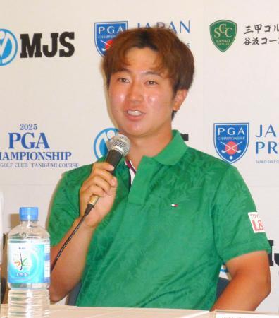 　男子ゴルフの日本プロ選手権を前に、記者会見する杉浦悠太＝２１日、岐阜県三甲ＧＣ谷汲