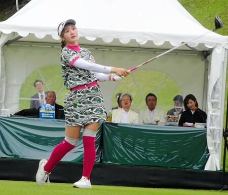 　初日７オーバーと崩れた地元出身・都玲華