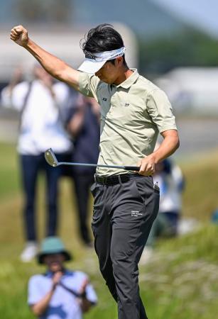 ツアー未勝利の阿久津が首位　ミズノ・オープンゴルフ第３日