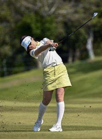 　第３日、通算８アンダーで首位の三ケ島かな＝グランディ鳴門ＧＣ