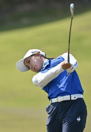 　第３日、通算８アンダーで首位の稲垣那奈子＝グランディ鳴門ＧＣ