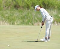 　最終ラウンド、１番でバーディーパットを外す渋野日向子。通算３アンダーで７位（共同）