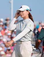 　最終ラウンド、ホールアウトする渋野日向子。通算３アンダーで７位（共同）