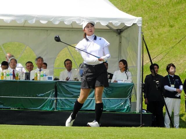 24歳・稲垣那奈子がツアー初の早大卒V プロ2年目の