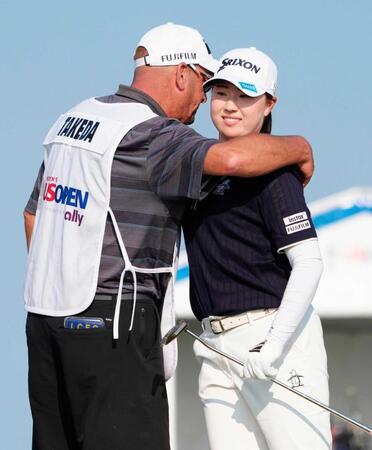 　最終ラウンド、ホールアウトした竹田（共同）