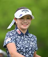 　１１番、笑顔を見せる河本結（撮影・西田忠信）