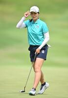 　１８番、バーディーパットを決めた神谷そら（撮影・西田忠信）