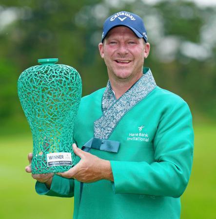 　坂本雄介とのプレーオフを制し、優勝したショーン・ノリス＝ザ・ヘブンＣＣ（共同）
