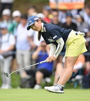 　５番、バーディーパットを狙う佐久間朱莉（撮影・西田忠信）