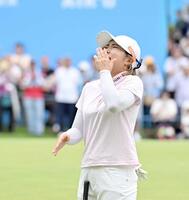 　３年ぶりの優勝を果たし、感極まる高橋彩華（撮影・西田忠信）