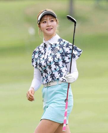 　ラウンドする都玲華