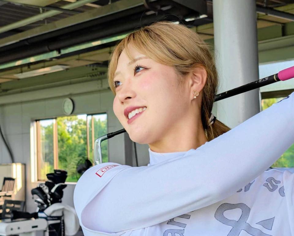 　打球の行方を追う都玲華