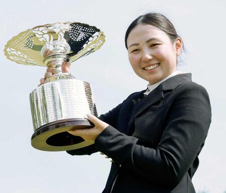 中沢瑠来　６８で初優勝　２日目スタート前に熱中症も「完走できたからこの結果に」　次は５度目プロテスト