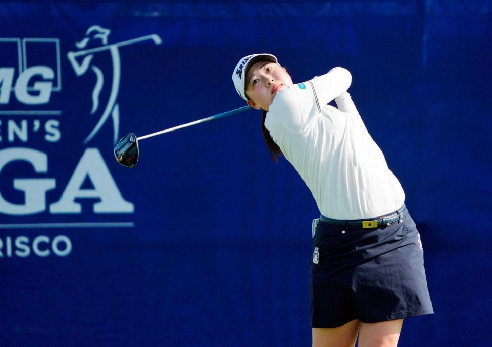 　第１ラウンド、１番でティーショットを放つ竹田麗央（共同）