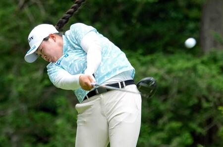 １９歳ルーキー・入谷響　２位に４打差首位　後半７バーディー２９、自慢の飛距離封印で正確性　新人初優勝一番乗り目指す