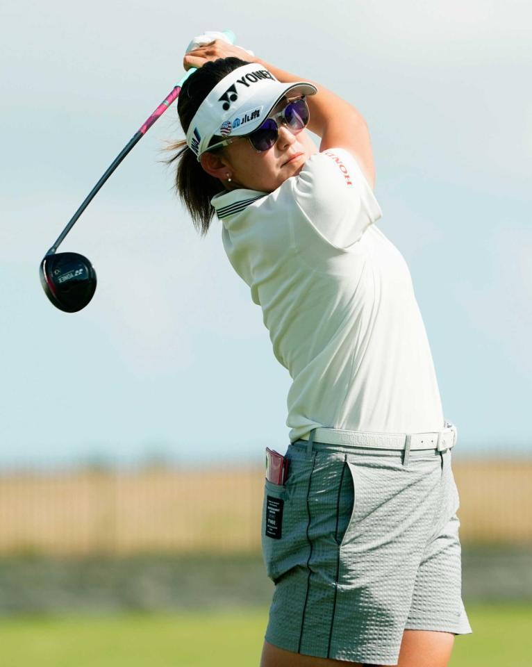 　第２ラウンド、通算１アンダーで５位の岩井千怜