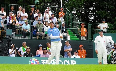 　ティーショットを打つ笹生優花（カメリアヒルズＣＣ）