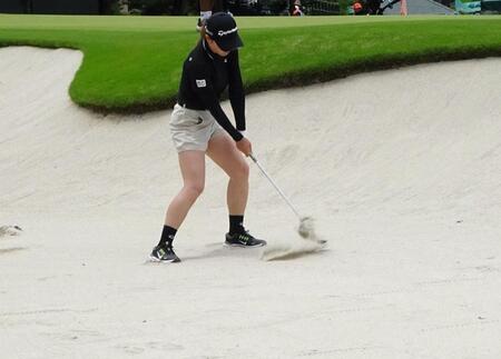 山路晶 2週連続今季ベスト発進 ショット好調で3打差6位 父・哲生氏は東北福祉大野球部監督で日本一に 勢いに乗って初Vだ