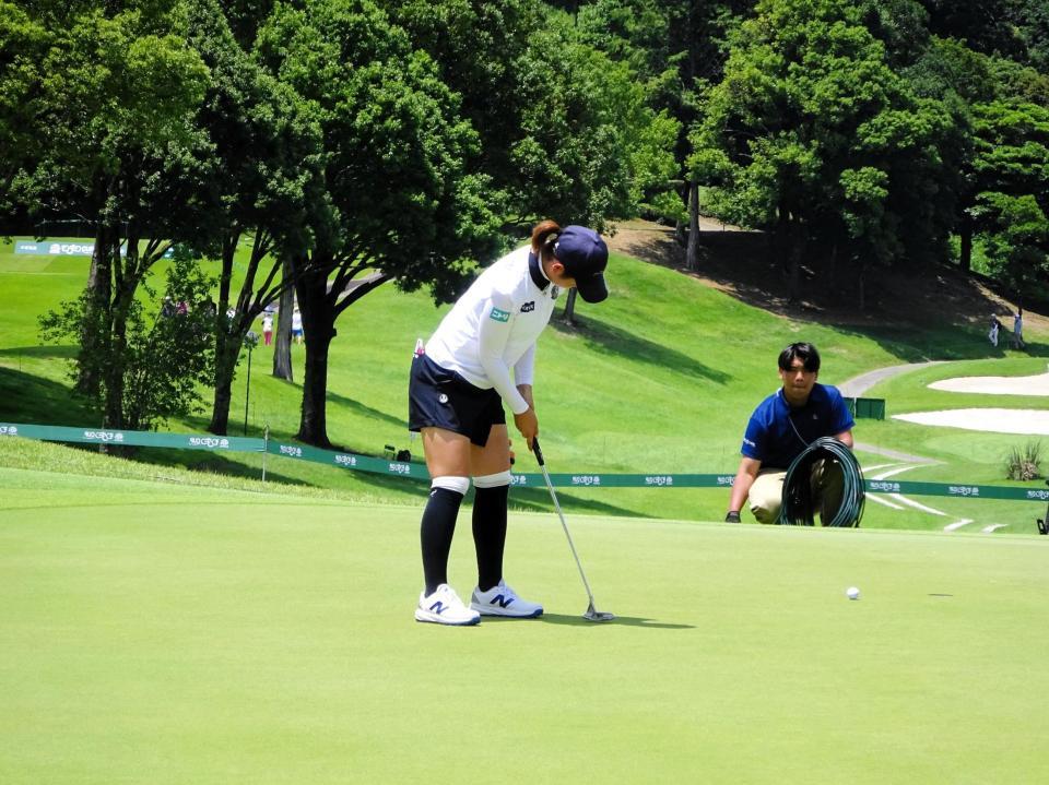 　１８番でバーディー締めの桜井心那