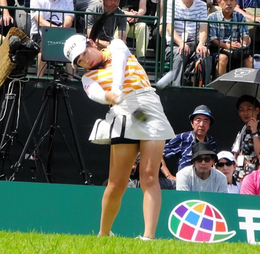 　菅沼菜々のティーショット