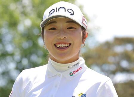 佐久間朱莉がデッドヒートを制し今季３勝目で年間獲得賞金１億円を突破　菅沼は１打及ばず２位