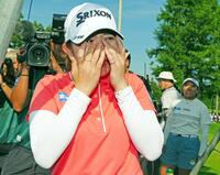 　初優勝に涙を見せる内田ことこ