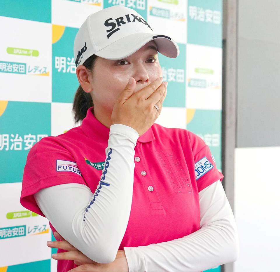 　クマ出没でプロアマ戦が中止、報道陣の質問に答える勝みなみ