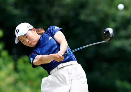 　第１日、９アンダーで首位の佐藤心結＝仙台クラシックＧＣ