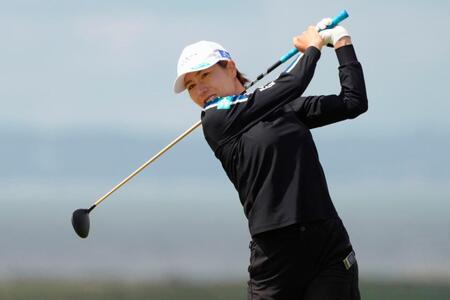 日本勢が初日に上位独占　岡山絵里と竹田麗央が５アンダーで首位発進、３位は山下美夢有、４位に西郷真央ら３人　渋野日向子と笹生優花は１０５位と出遅れ