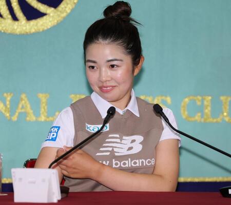 　会見に臨む山下美夢有（撮影・棚橋慶太）