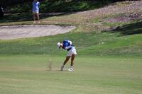 　ショットを放つ道上稀唯