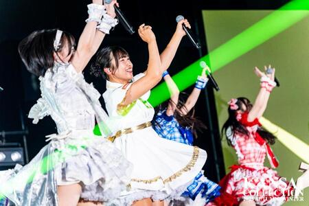 　ステージで全力パフォーマンスを見せた菅沼菜々（中央）