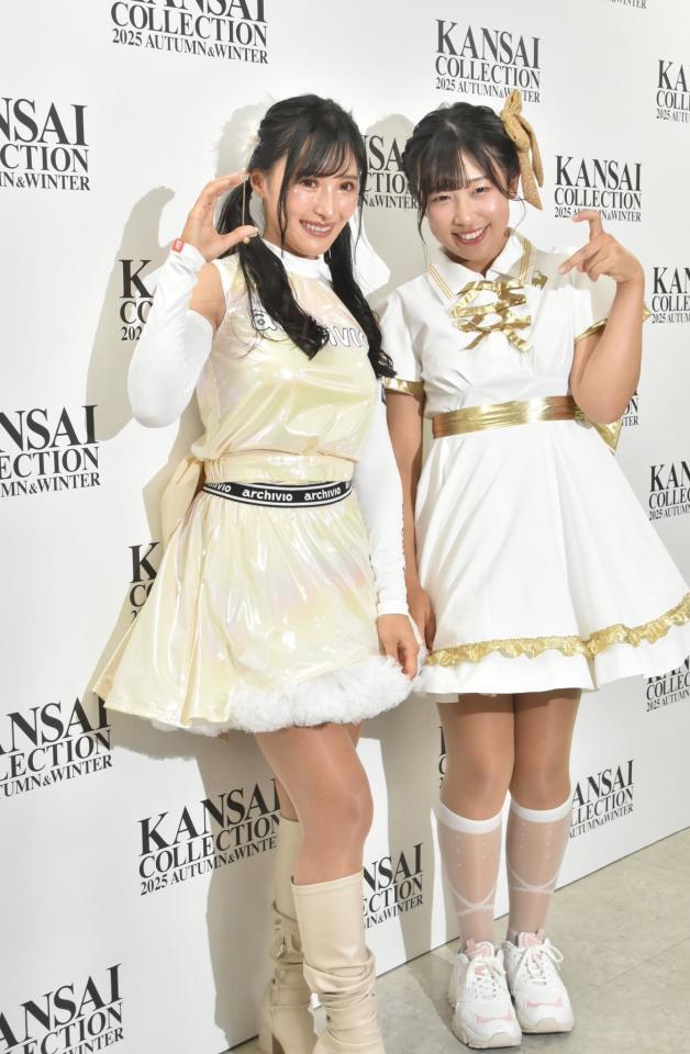 　アイドルの衣装で取材に応じた臼井麗香（左）と菅沼菜々