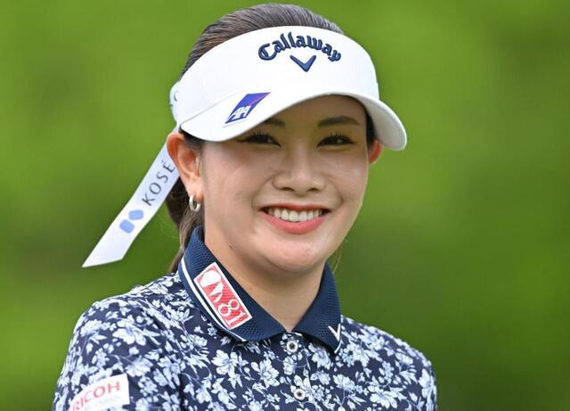 人気女子ゴルファー 前夜祭で魅せた短パンの洗練コーデが圧巻