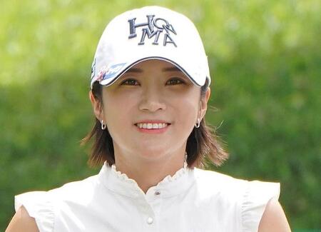 【写真】「かわいーー！」イ・ボミの最新海辺ショットが雰囲気激変　蛍光色のド派手ウエアで満喫