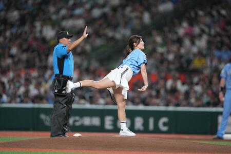 　始球式を務めた植手桃子（西武球団提供）