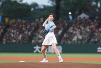 　始球式を務めた植手桃子（西武球団提供）