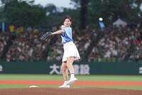 　始球式を務めた植手桃子（西武球団提供）