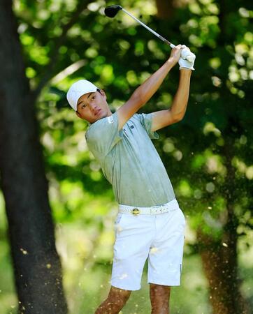 古川龍之介　６５で首位浮上　福島出身初優勝へ前日トップ比嘉と並んだ　日大“黄金世代”同学年に続け！