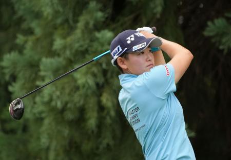 　第３ラウンド、通算１８アンダーで単独首位の岩井明愛＝コロンビアエッジウオーターＣＣ（共同）
