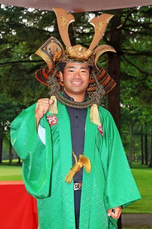 　３年ぶりとなるツアー優勝を果たした比嘉一貴＝御前水ＧＣ